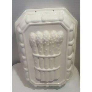 Ceramic Asparagus Vegetable Mold Wall Hanging Dish Kitchen Decor 7" x 10"